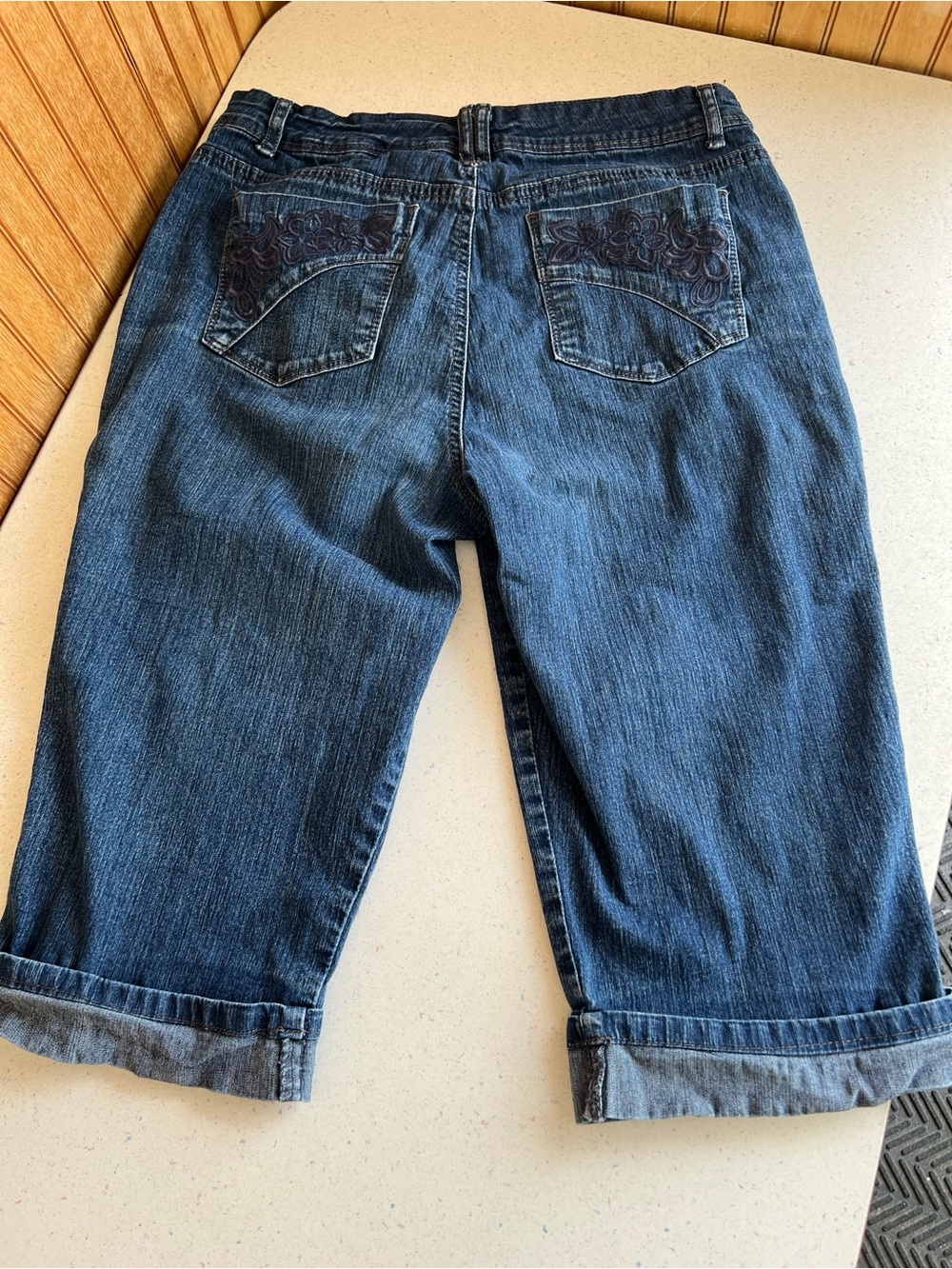 Y2K Gloria Vanderbilt Dark Blue Embroidered Capri Jeans